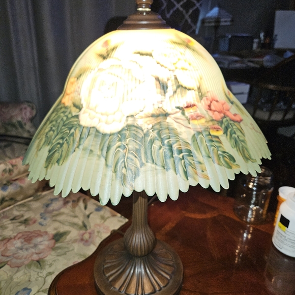 Glynda Turley? Reversed Hand-Painted Flowers Parlor Table Lamp - Picture 2 of 7